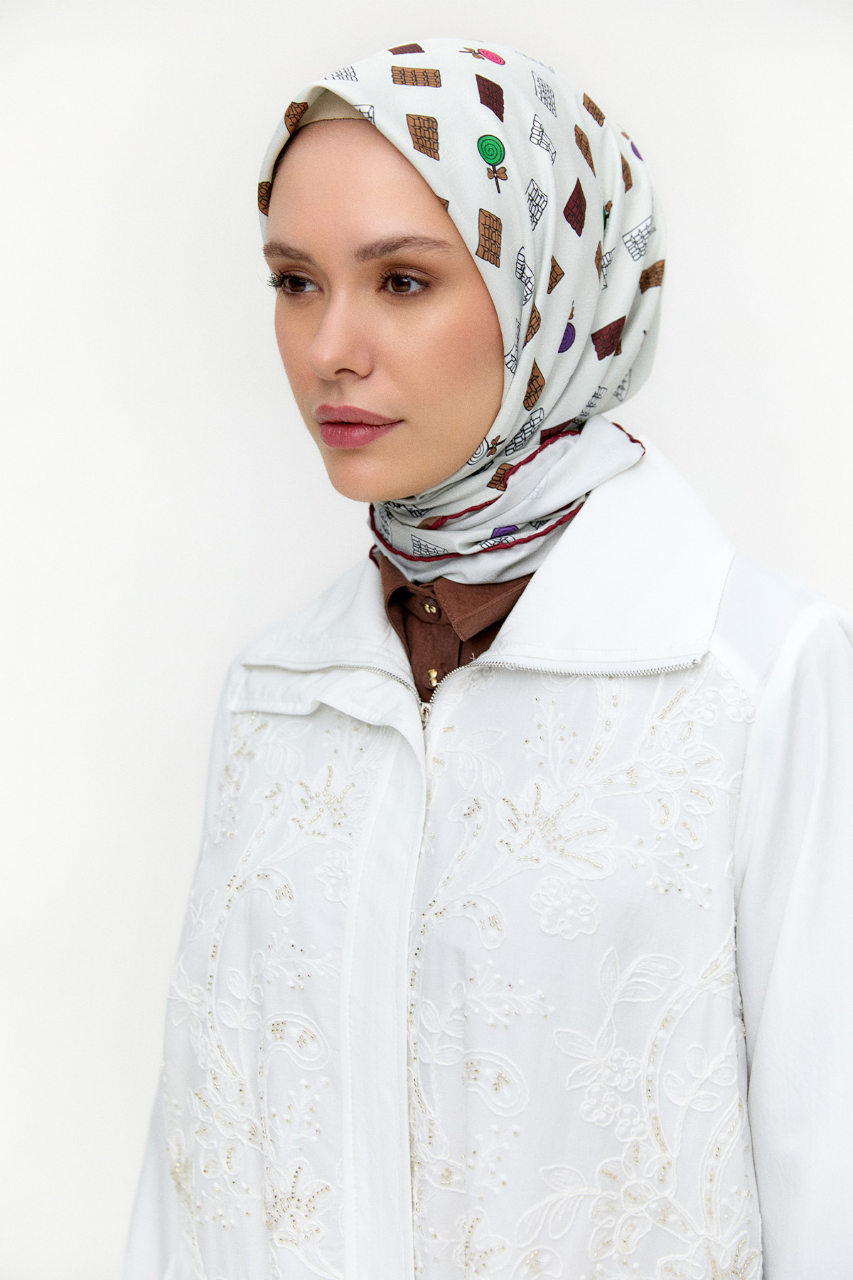 Boncuk Detaylı Çiçekli Kap, Tesettür Giyim