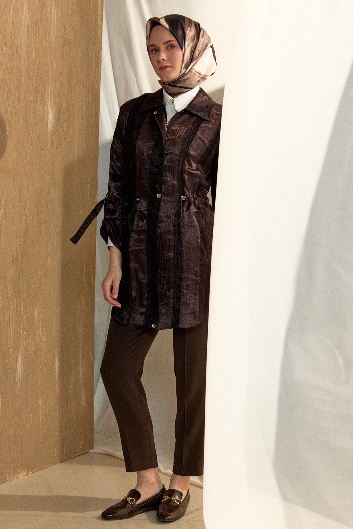 Jakarlı Dantel Detaylı Kap, Tesettür Giyim