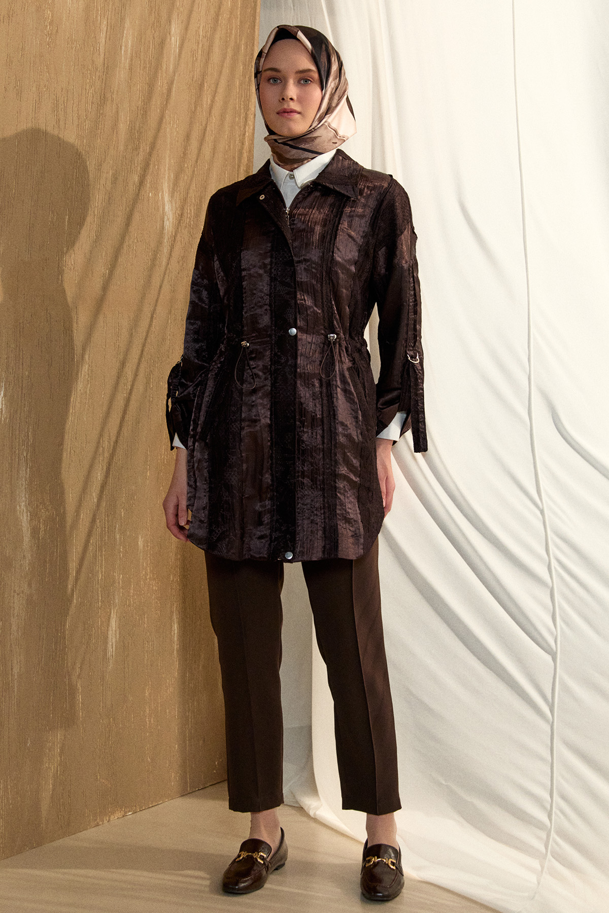 Jakarlı Dantel Detaylı Kap, Tesettür Giyim