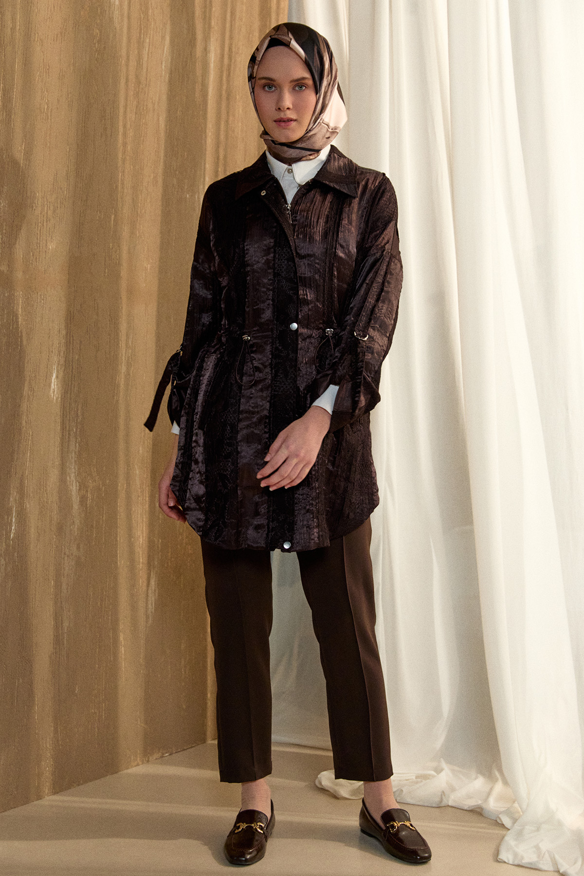 Jakarlı Dantel Detaylı Kap, Tesettür Giyim