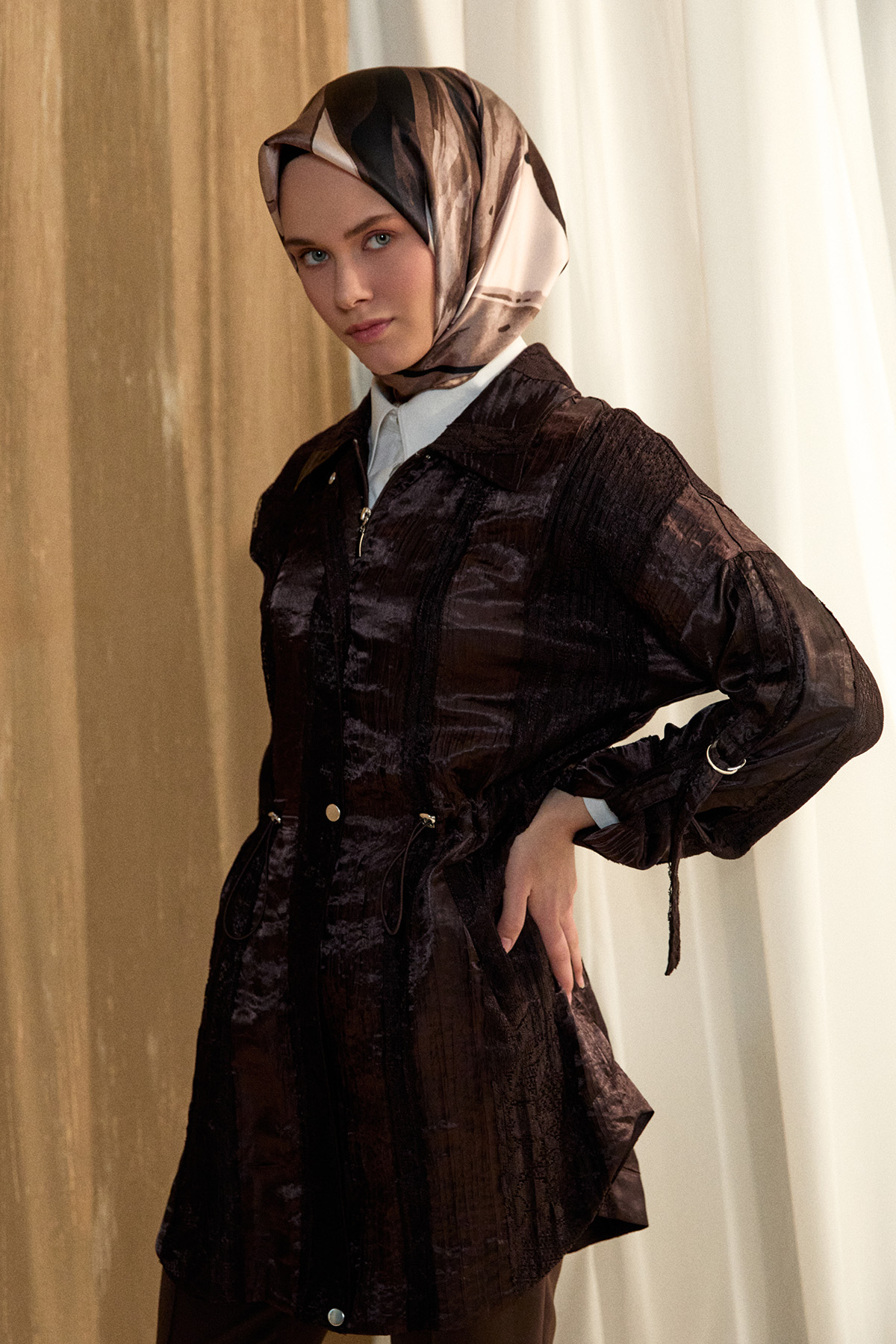 Jakarlı Dantel Detaylı Kap, Tesettür Giyim