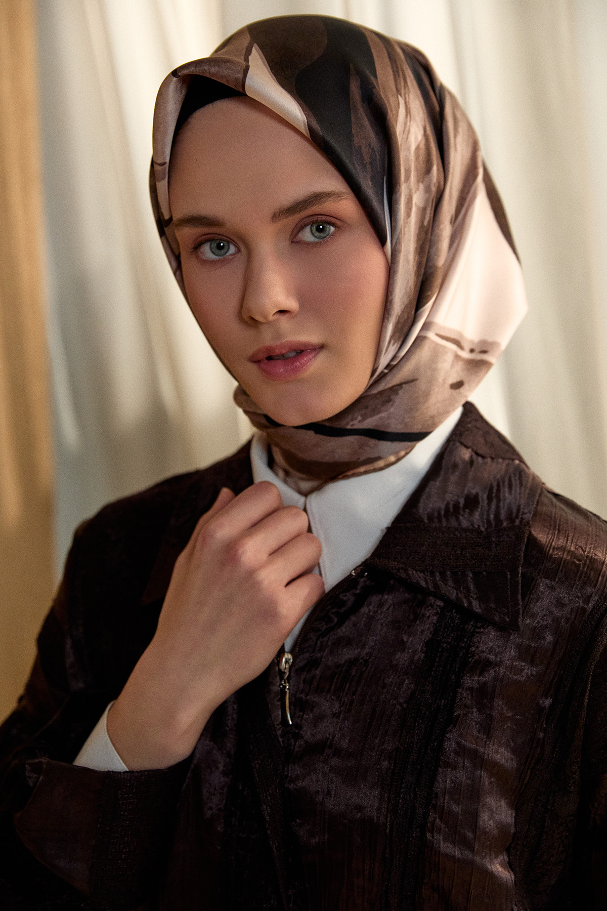 Jakarlı Dantel Detaylı Kap, Tesettür Giyim