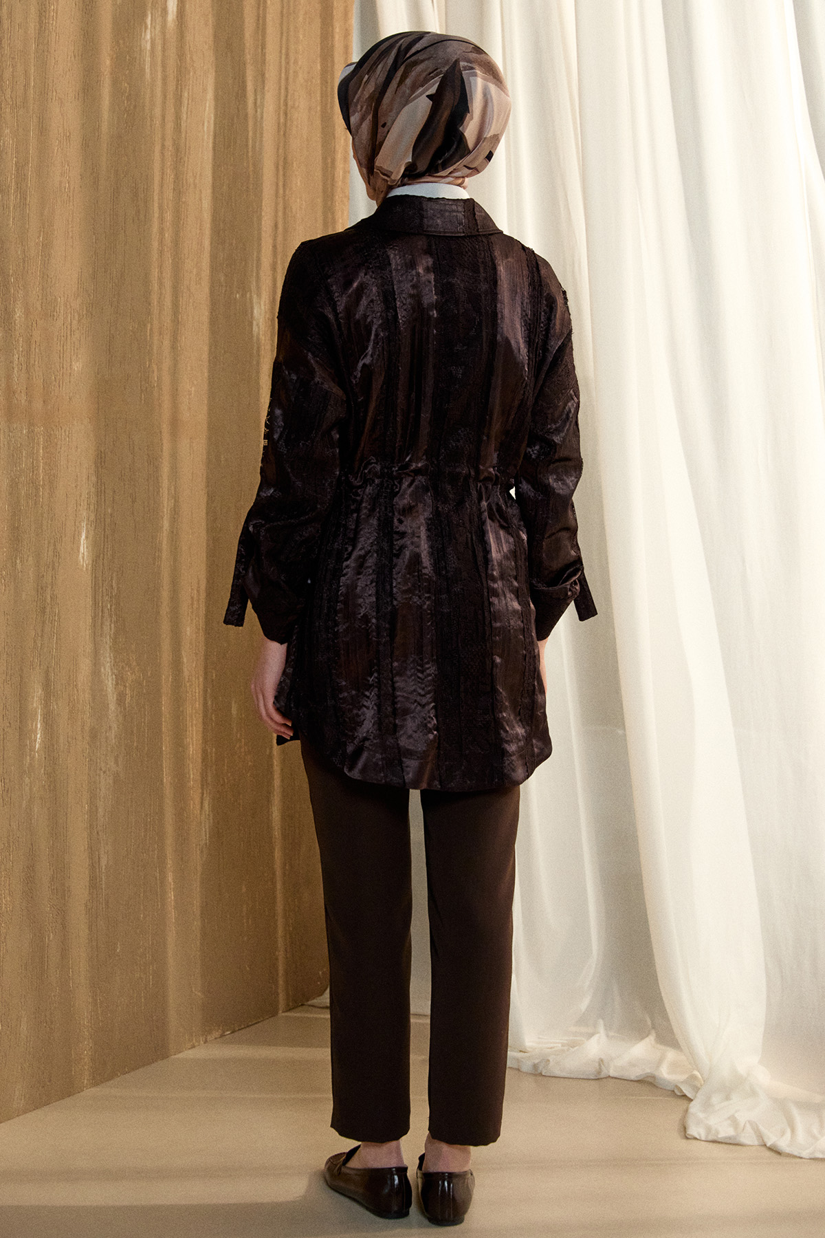 Jakarlı Dantel Detaylı Kap, Tesettür Giyim