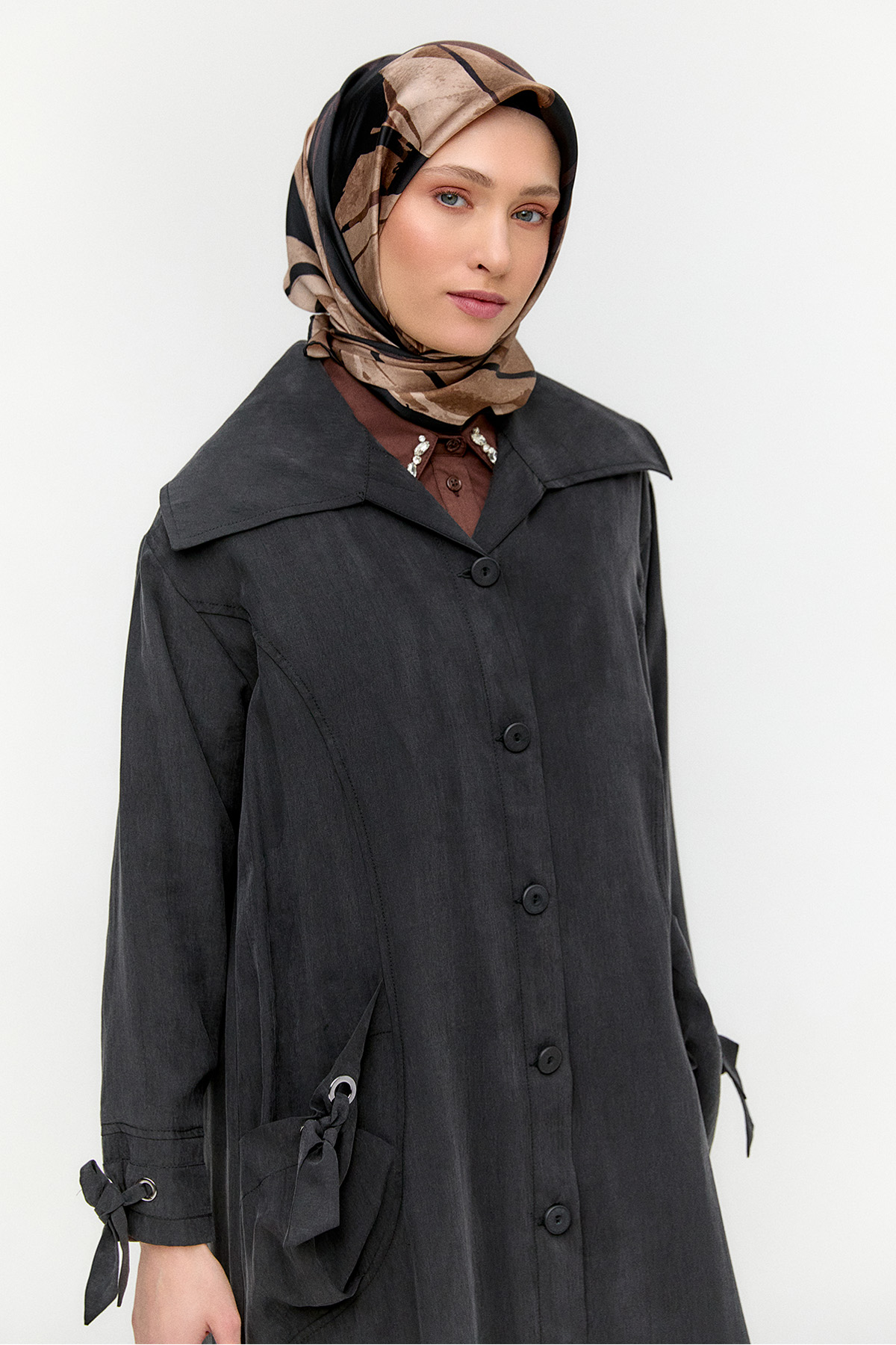 Geniş Yakalı Şeritli Kap, Tesettür Giyim