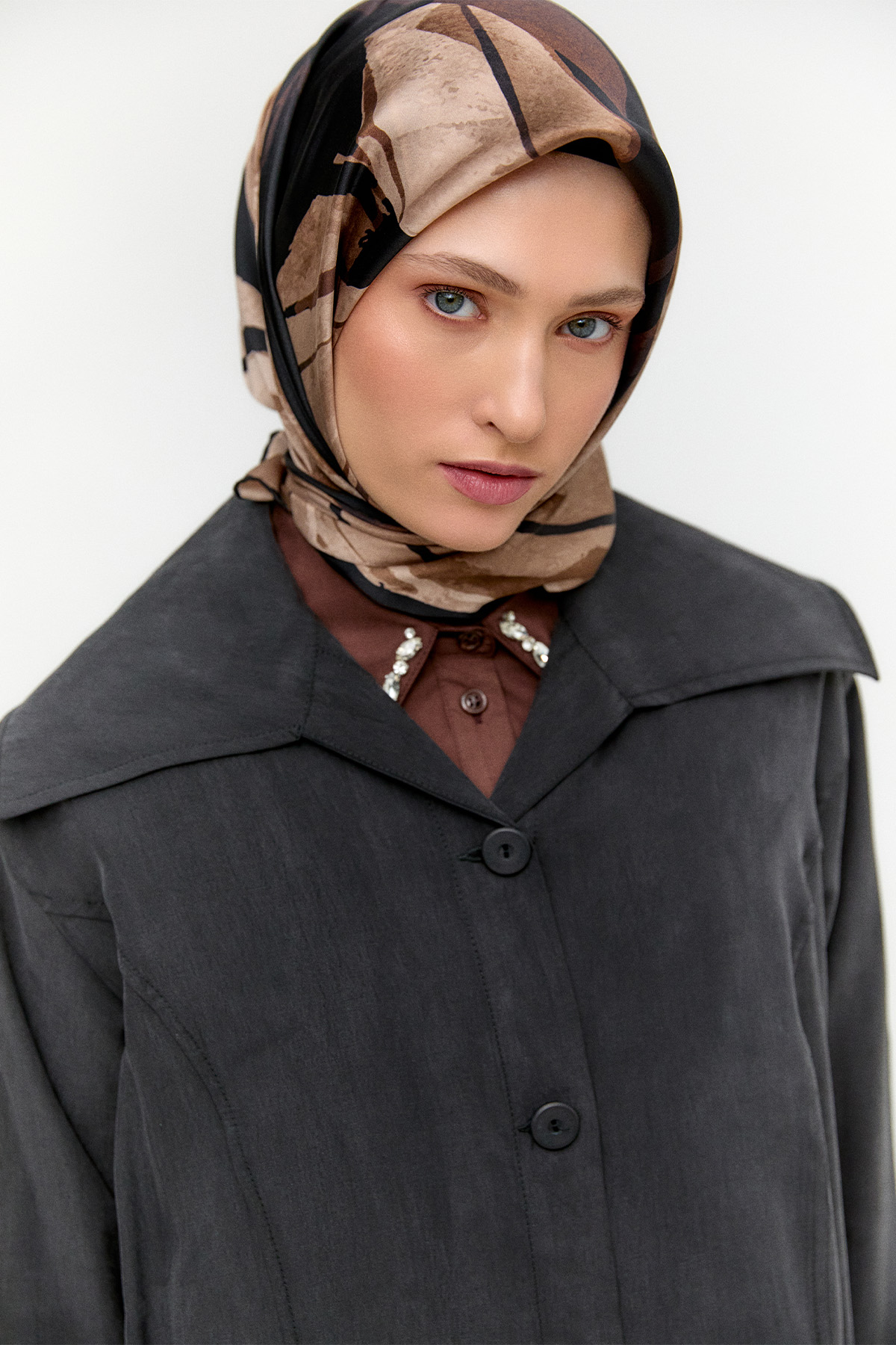 Geniş Yakalı Şeritli Kap, Tesettür Giyim