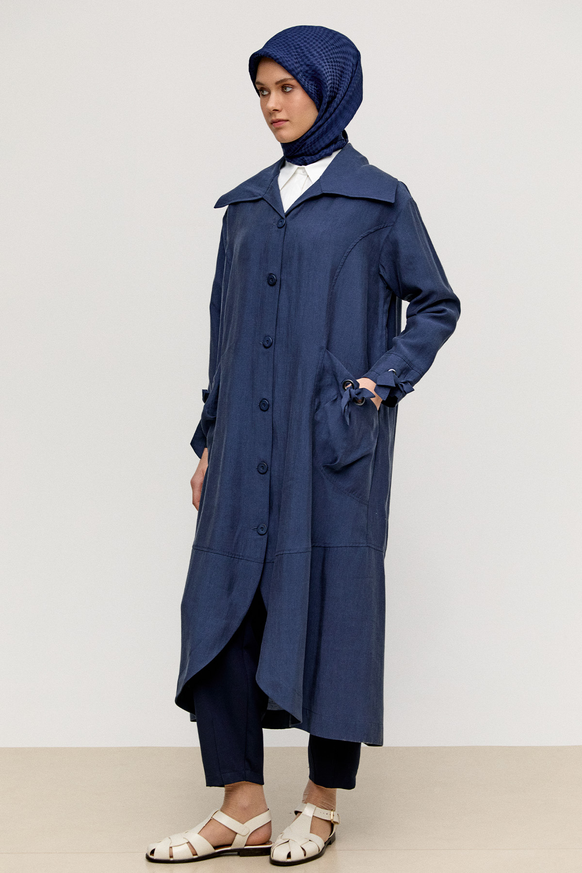 Geniş Yakalı Şeritli Kap, Tesettür Giyim