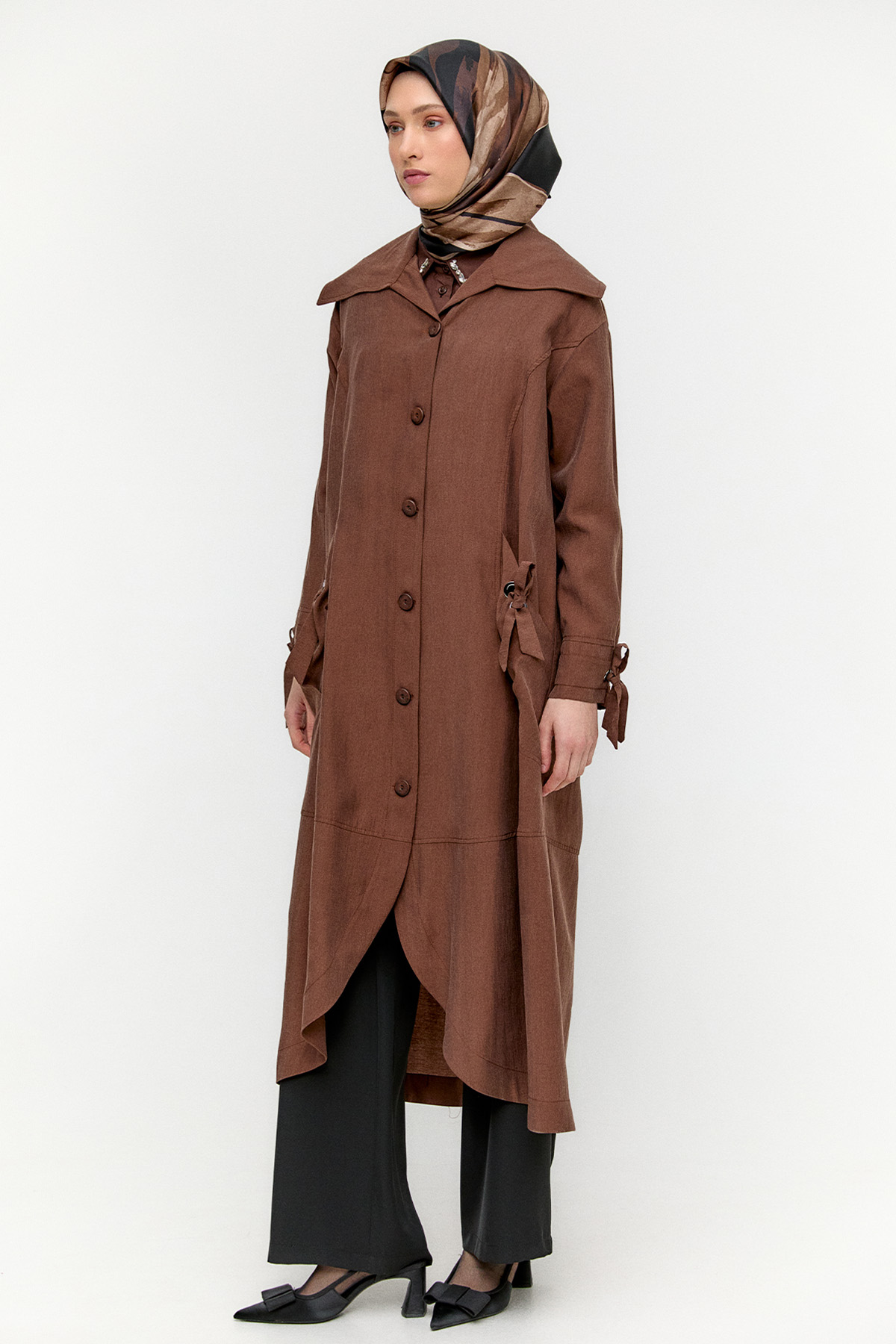 Geniş Yakalı Şeritli Kap, Tesettür Giyim