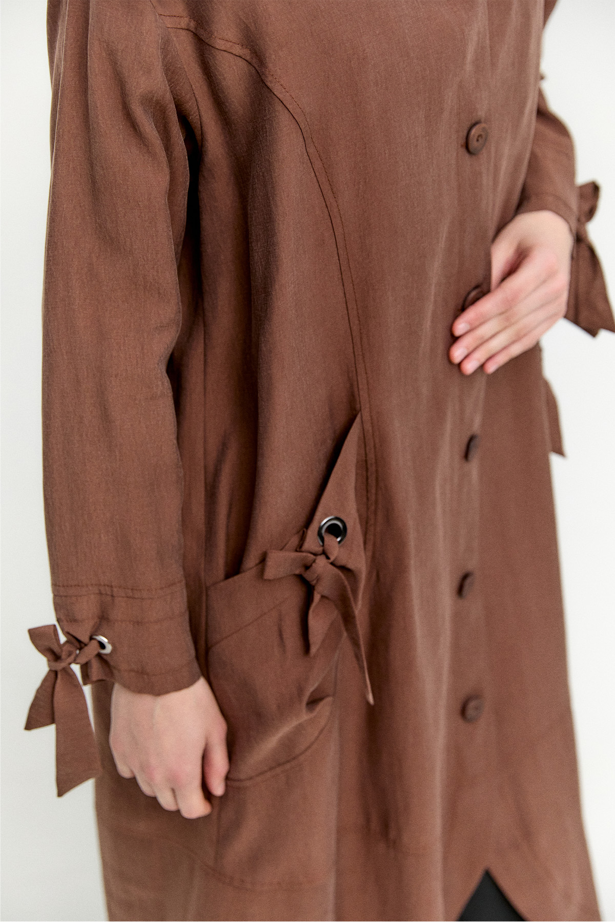 Geniş Yakalı Şeritli Kap, Tesettür Giyim