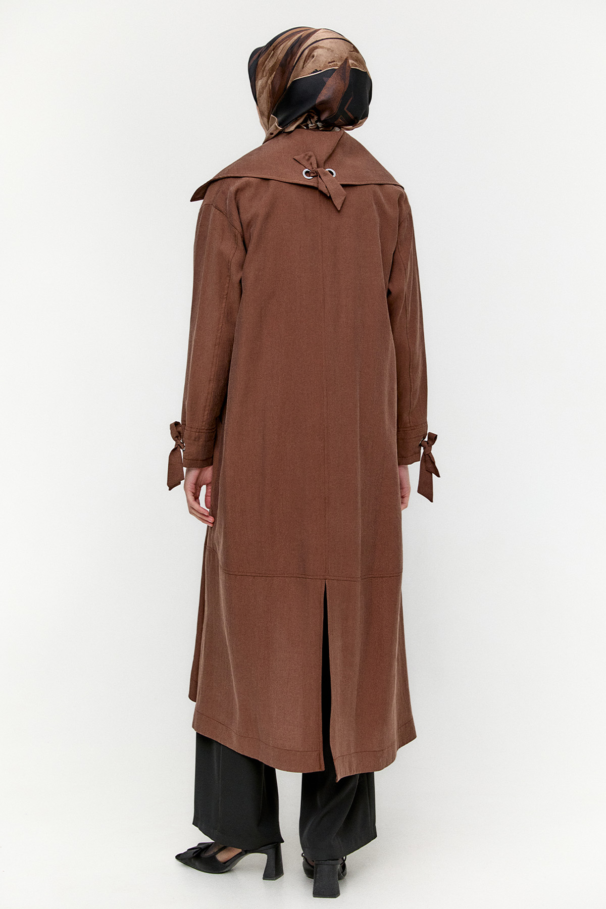 Geniş Yakalı Şeritli Kap, Tesettür Giyim