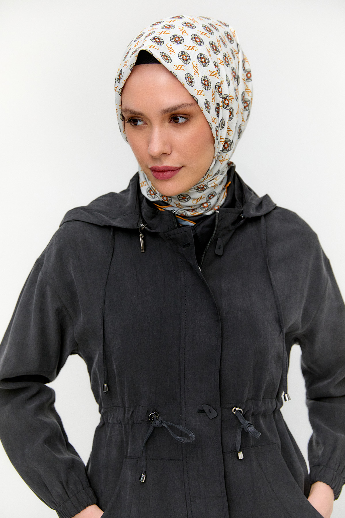 Seyyar Kapüşonlu Fermuarlı Kap, Tesettür Giyim