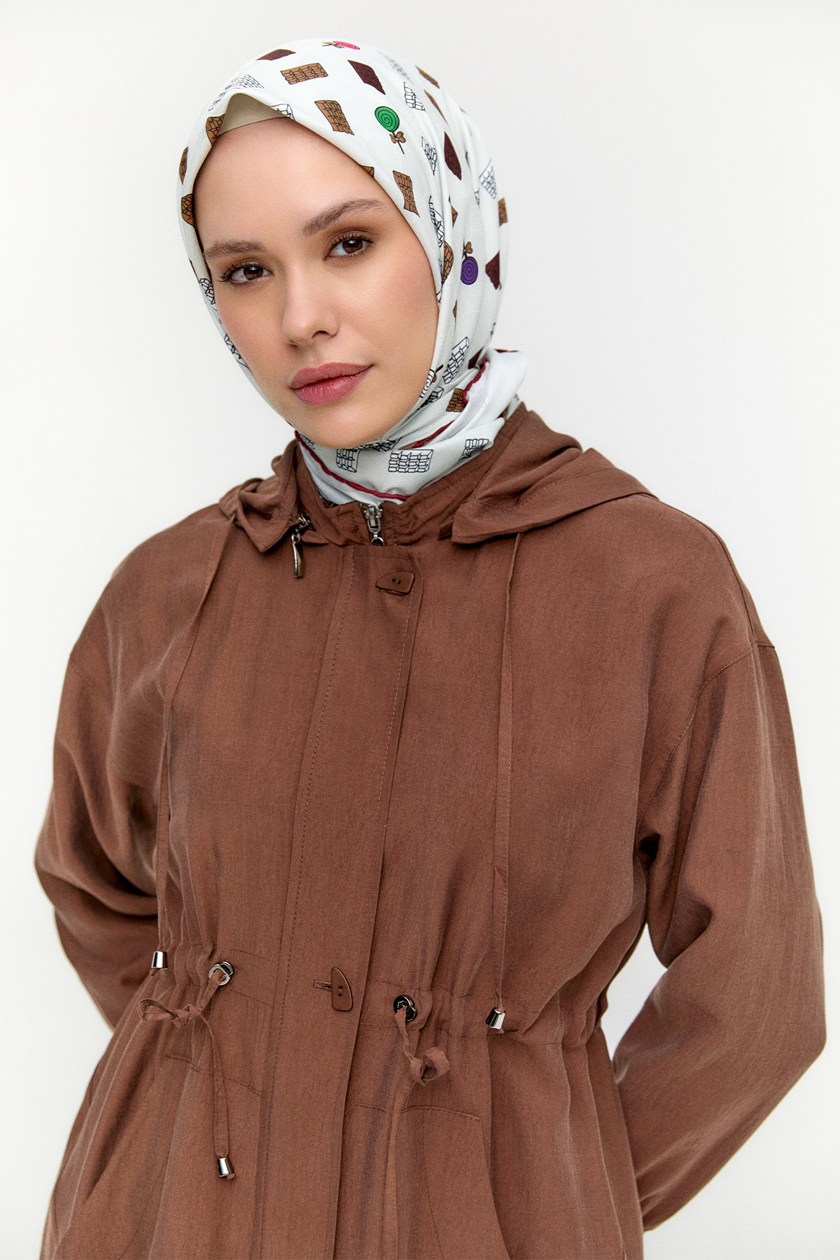 Seyyar Kapüşonlu Fermuarlı Kap, Tesettür Giyim