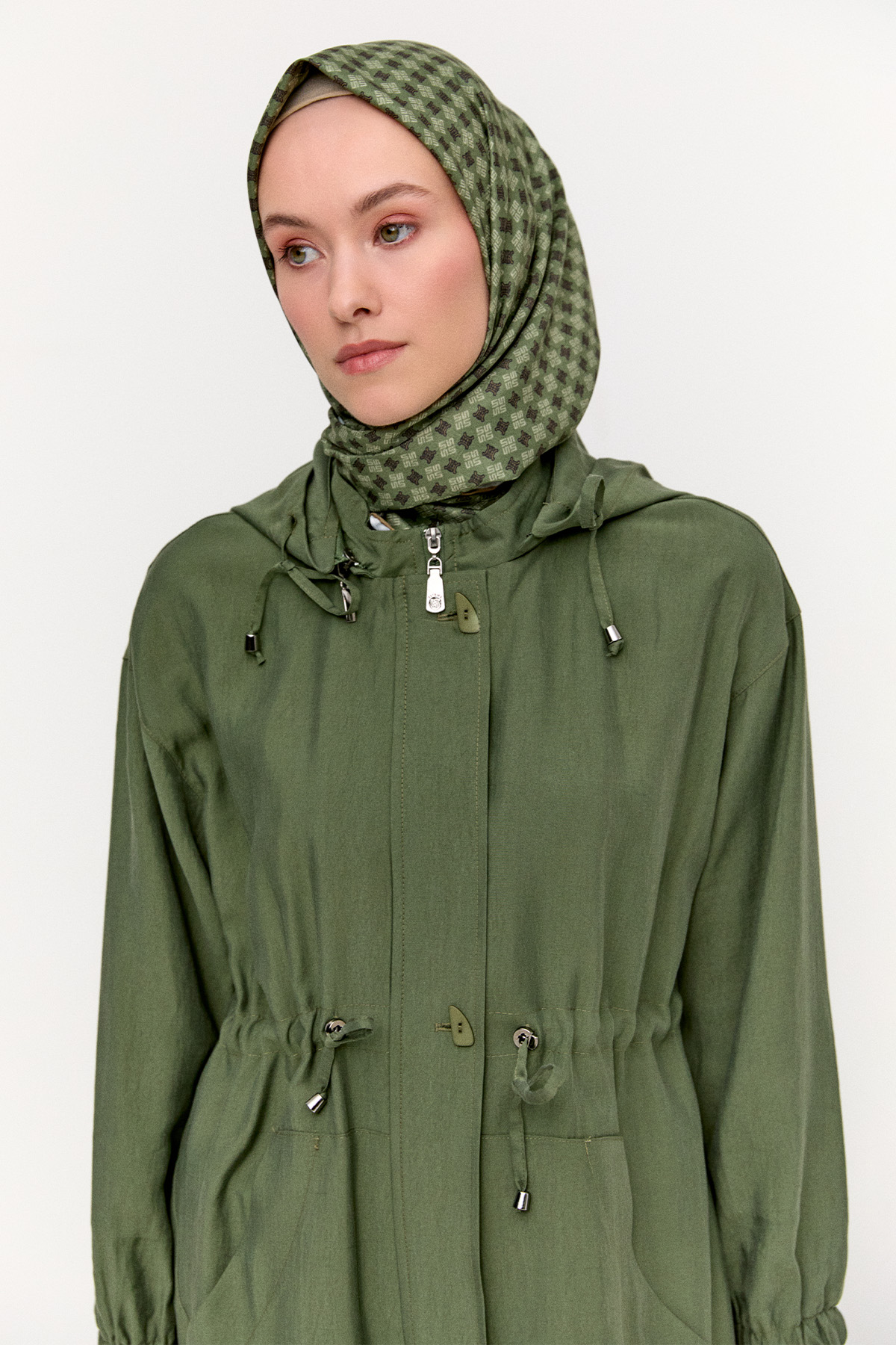 Seyyar Kapüşonlu Fermuarlı Kap, Tesettür Giyim