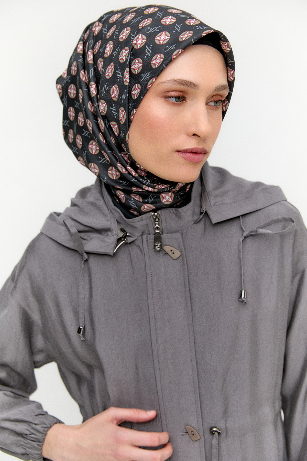 Seyyar Kapüşonlu Fermuarlı Kap, Tesettür Giyim