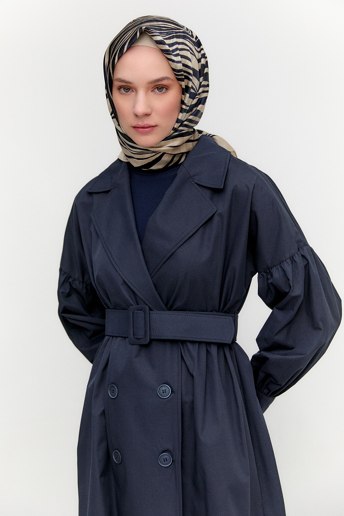Kruvaze Kemerli Pamuklu Trençkot, Tesettür Giyim