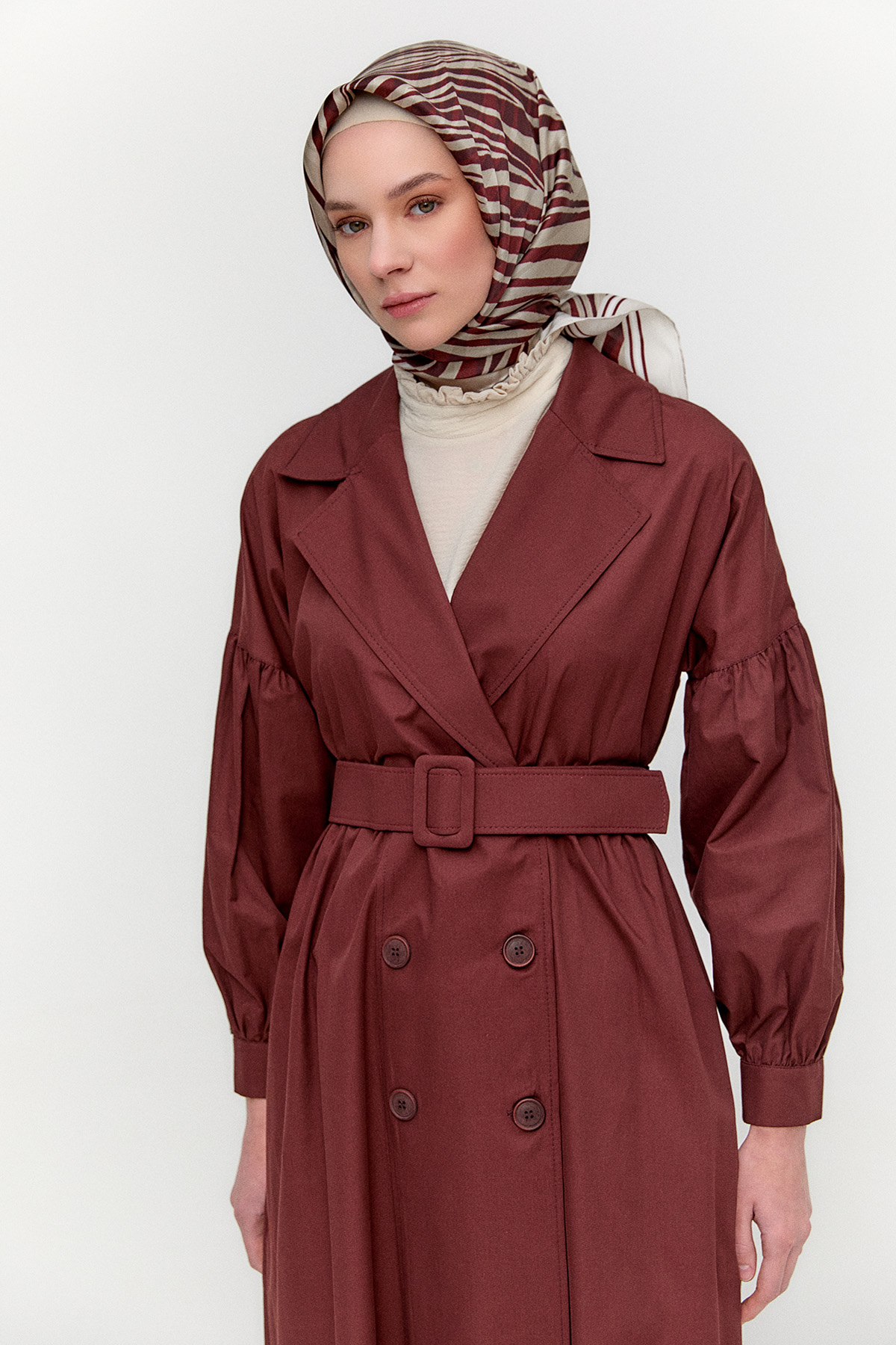 Kruvaze Kemerli Pamuklu Trençkot, Tesettür Giyim