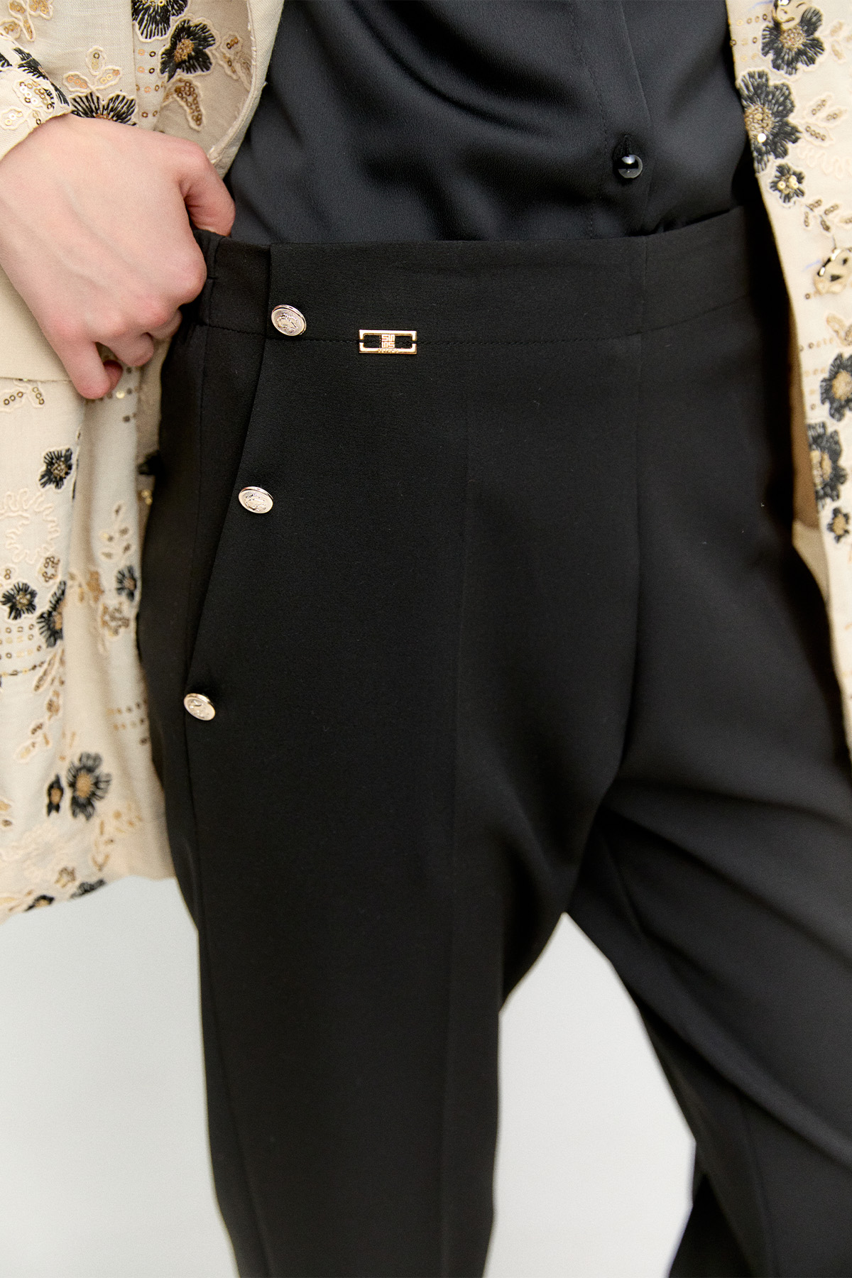 Süs Düğmeli Havuç Pantolon, Tesettür Giyim