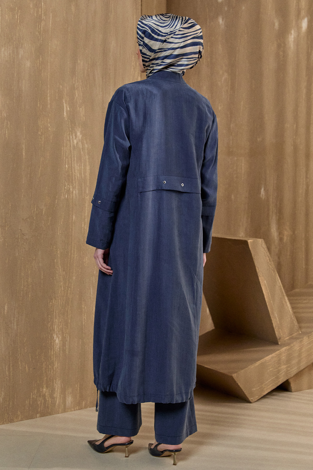 Bağlama Detaylı Hakim Yakalı Pardesü, Tesettür Giyim