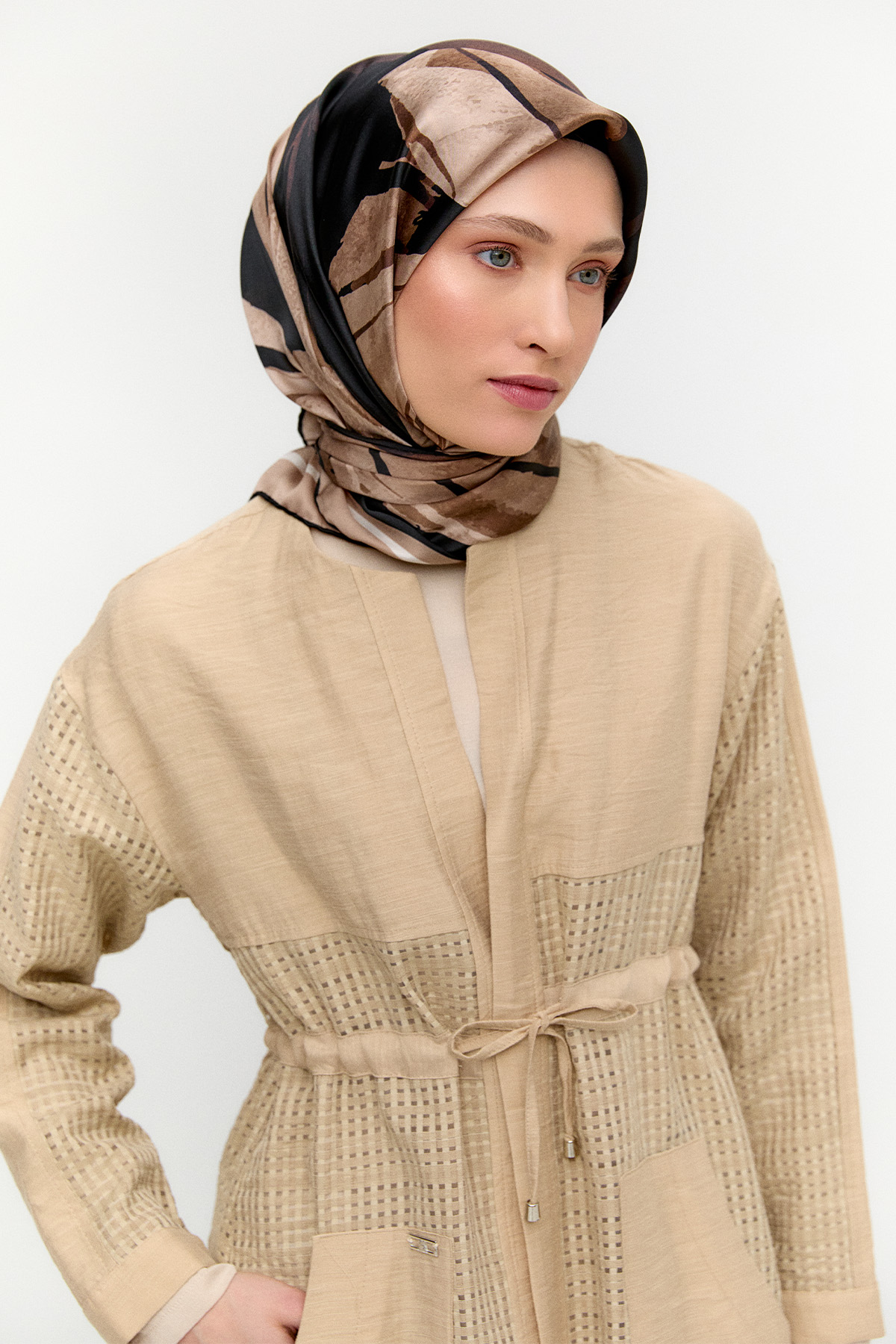 Kuşaklı File Kombinli Pardesü, Tesettür Giyim