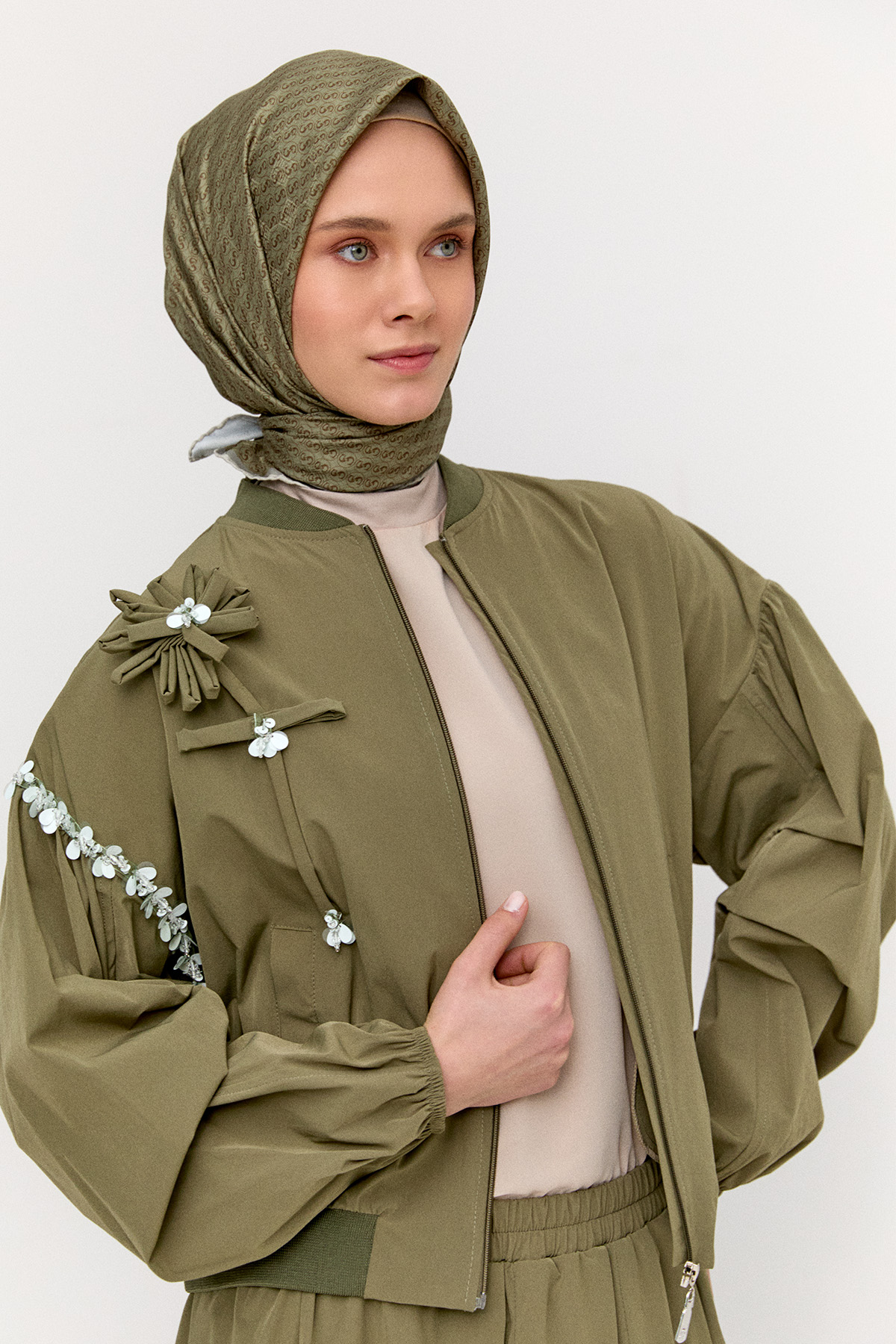Çiçek Aplikeli Bomber Ceket, Tesettür Giyim