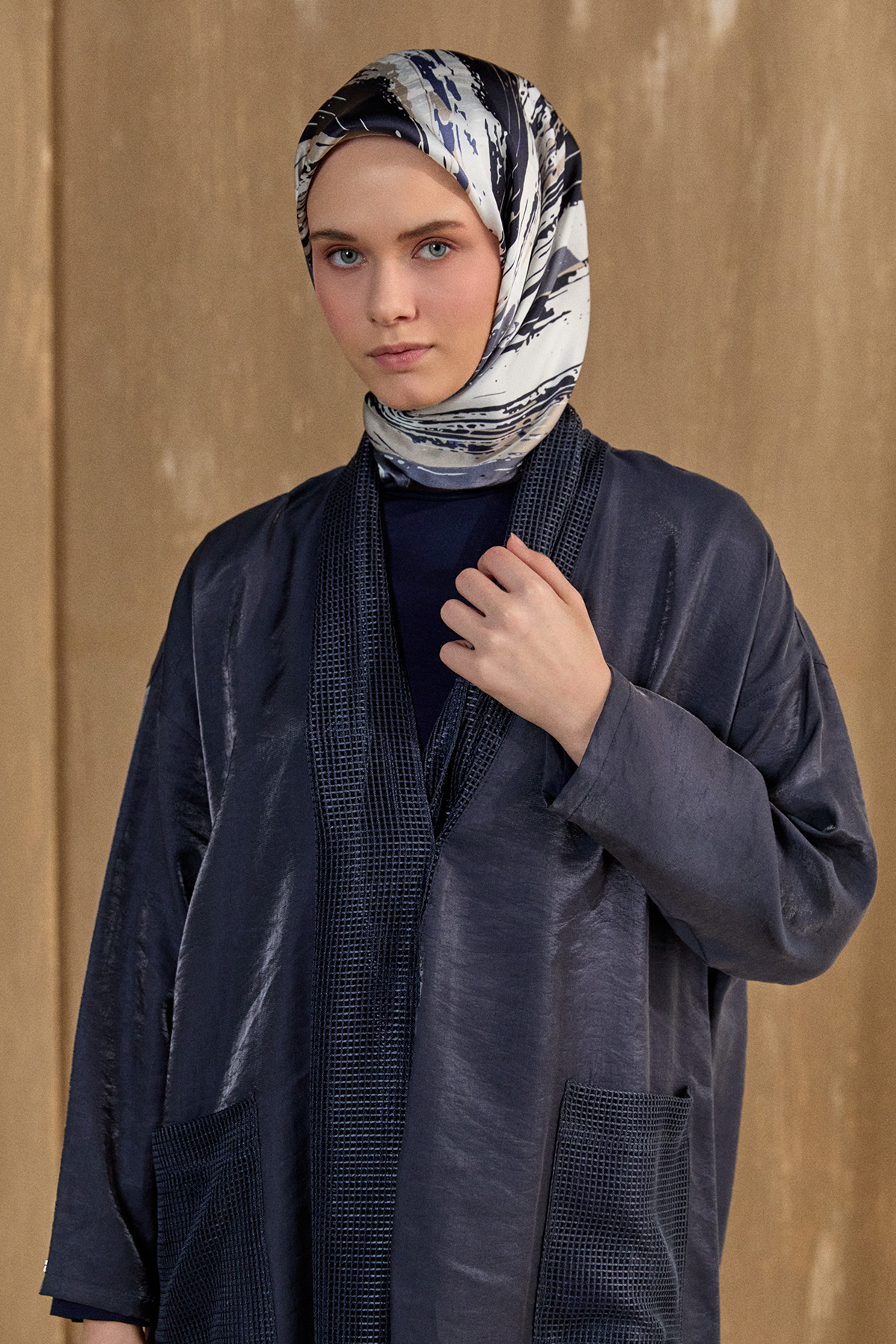 Jakarlı File Detaylı Kap, Tesettür Giyim