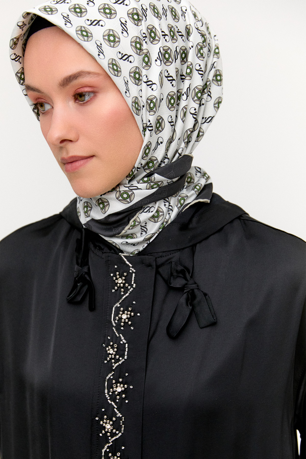 İşlemeli Floş Saten Tunik, Tesettür Giyim