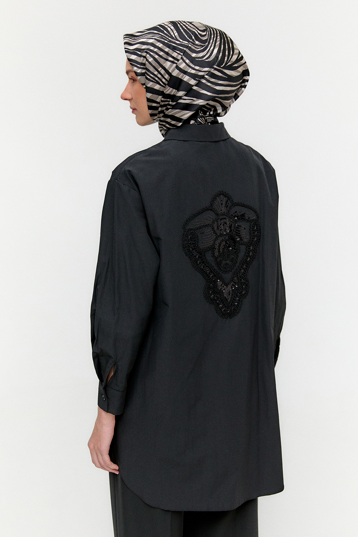 Sırtta Nakış Detaylı Tunik, Tesettür Giyim