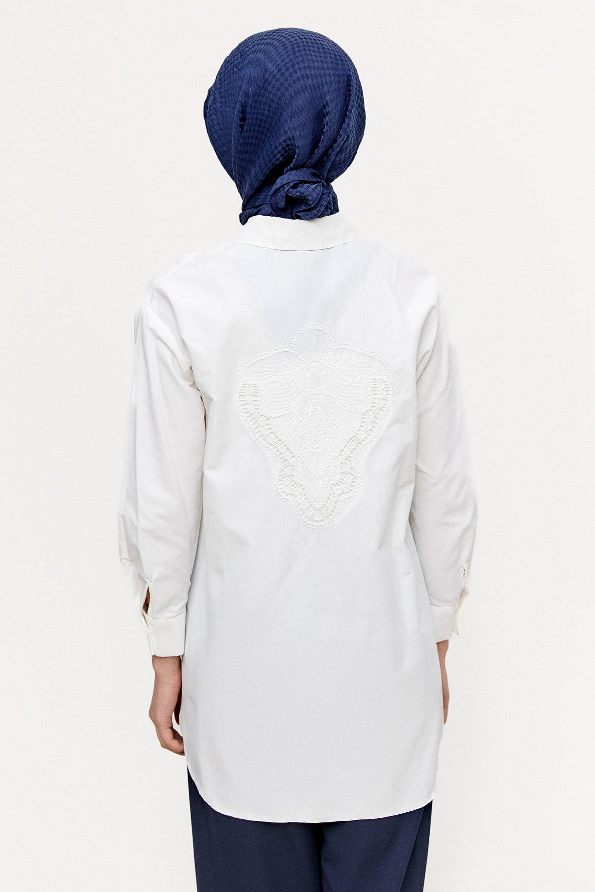 Sırtta Nakış Detaylı Tunik, Tesettür Giyim