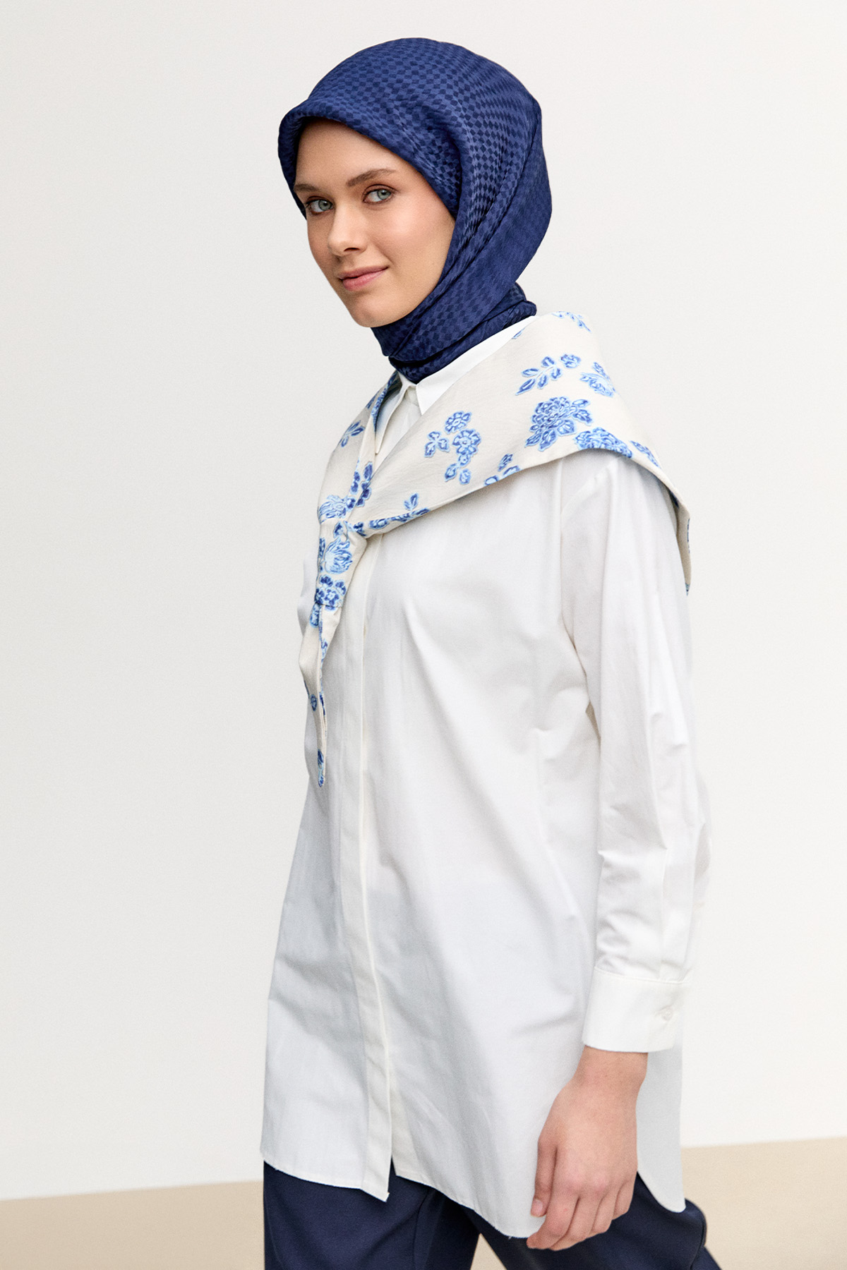 Sırtta Nakış Detaylı Tunik, Tesettür Giyim