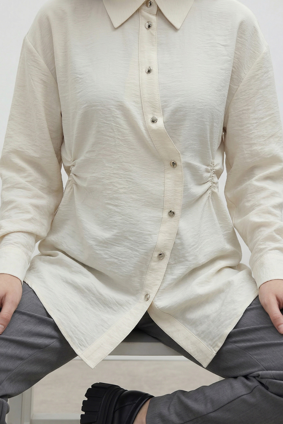 Fly Cupra Kumaş Yan Büzgü Detaylı Düğmeli Kadın Gömlek |  