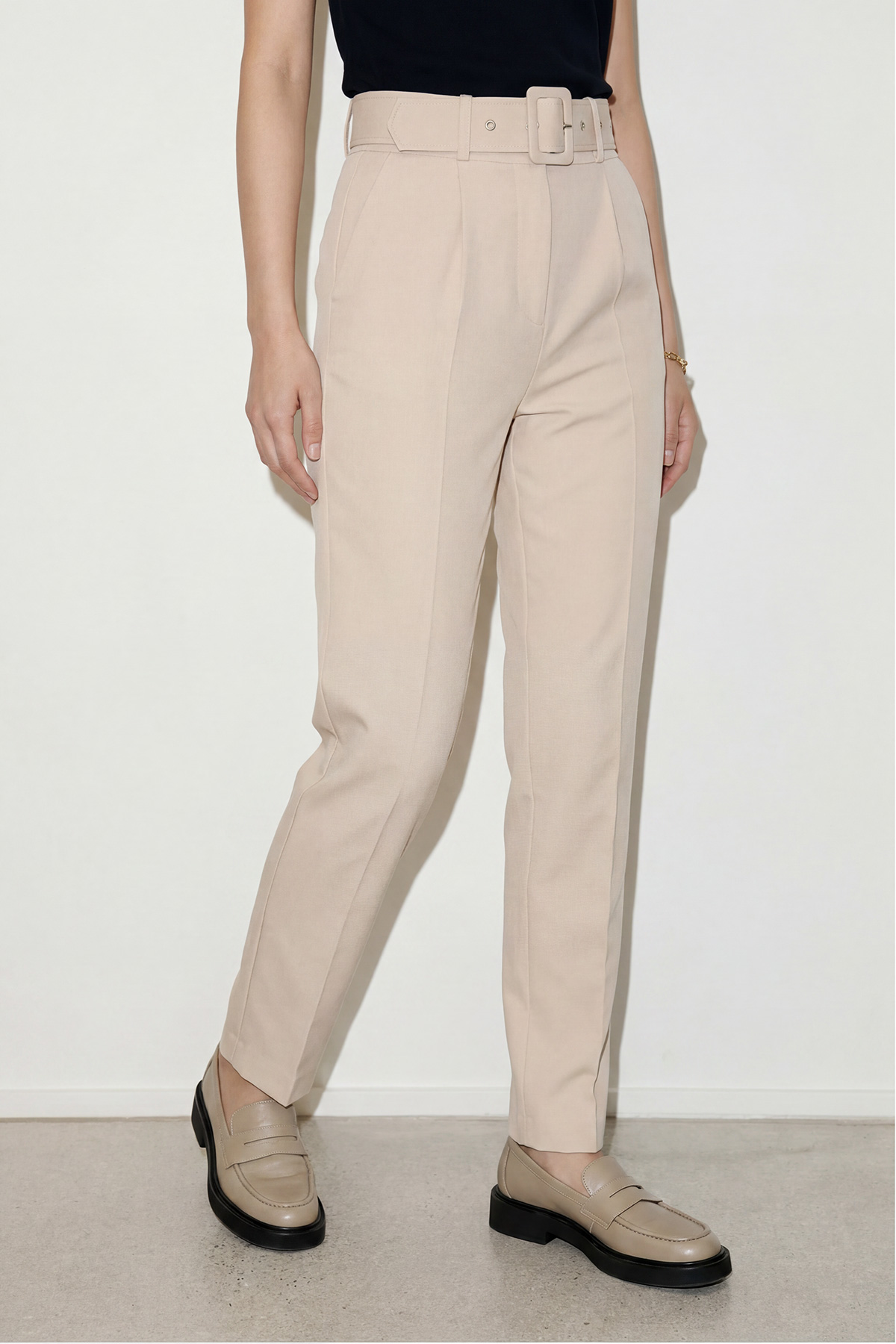 Kalın Kemerli Havuç Paça Kumaş Kadın Pantolon |  