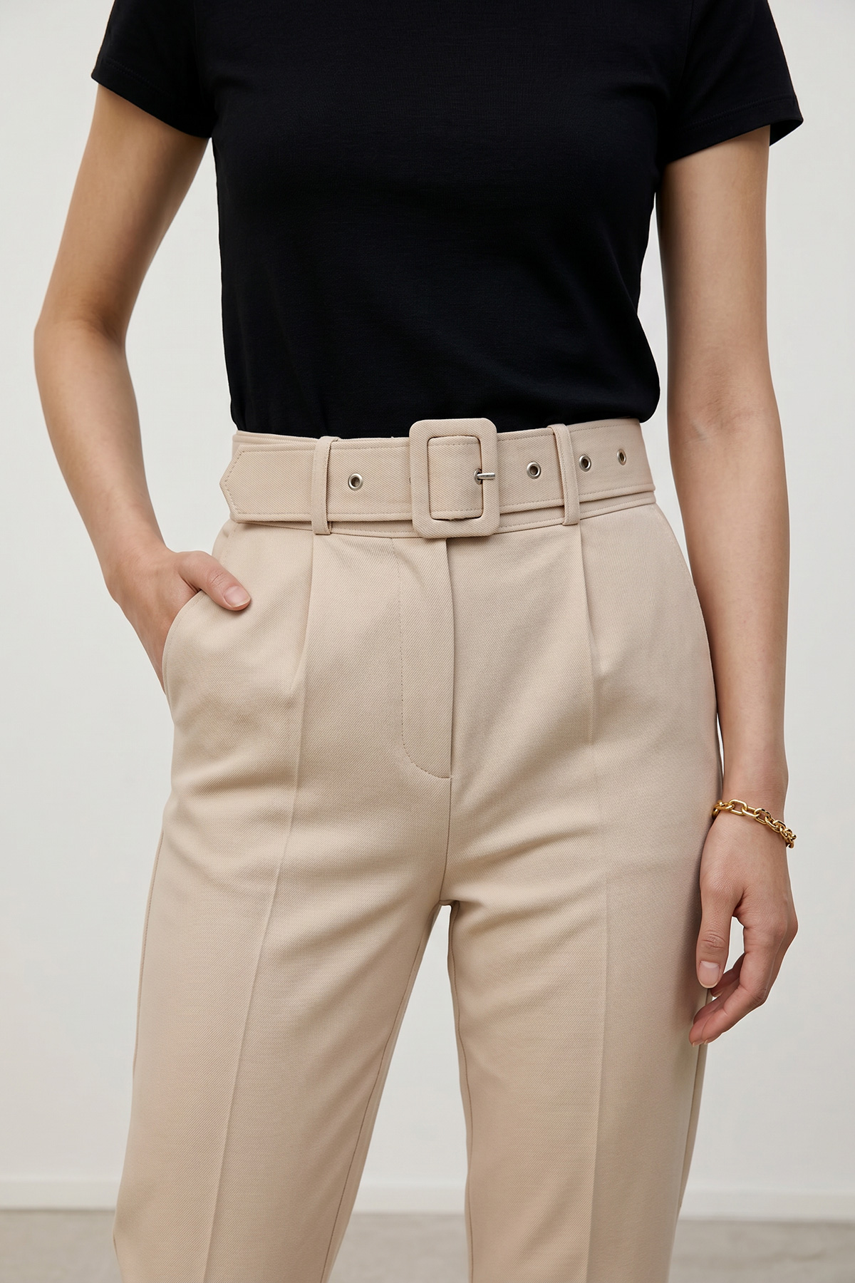 Kalın Kemerli Havuç Paça Kumaş Kadın Pantolon |  