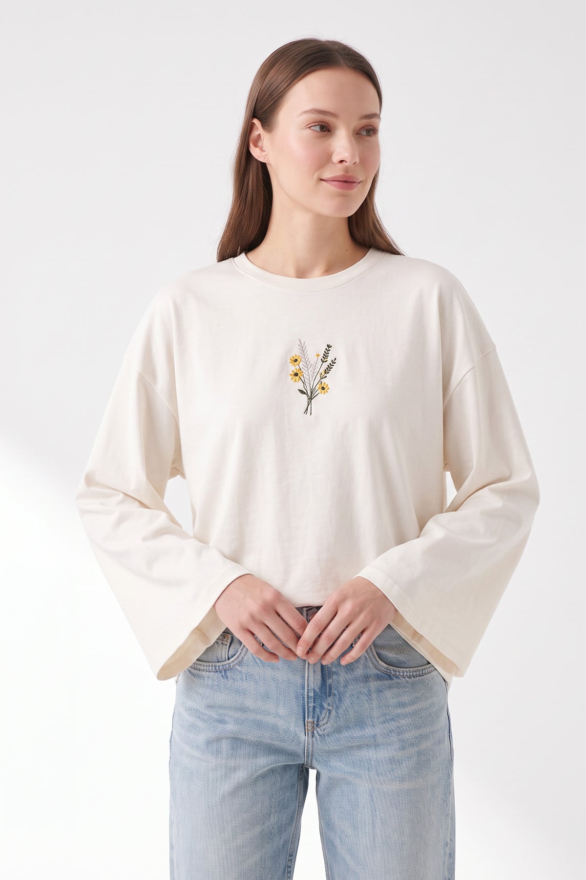Çiçek Nakışlı Penye Bluz 13137 - BEYAZ | zenne.com 