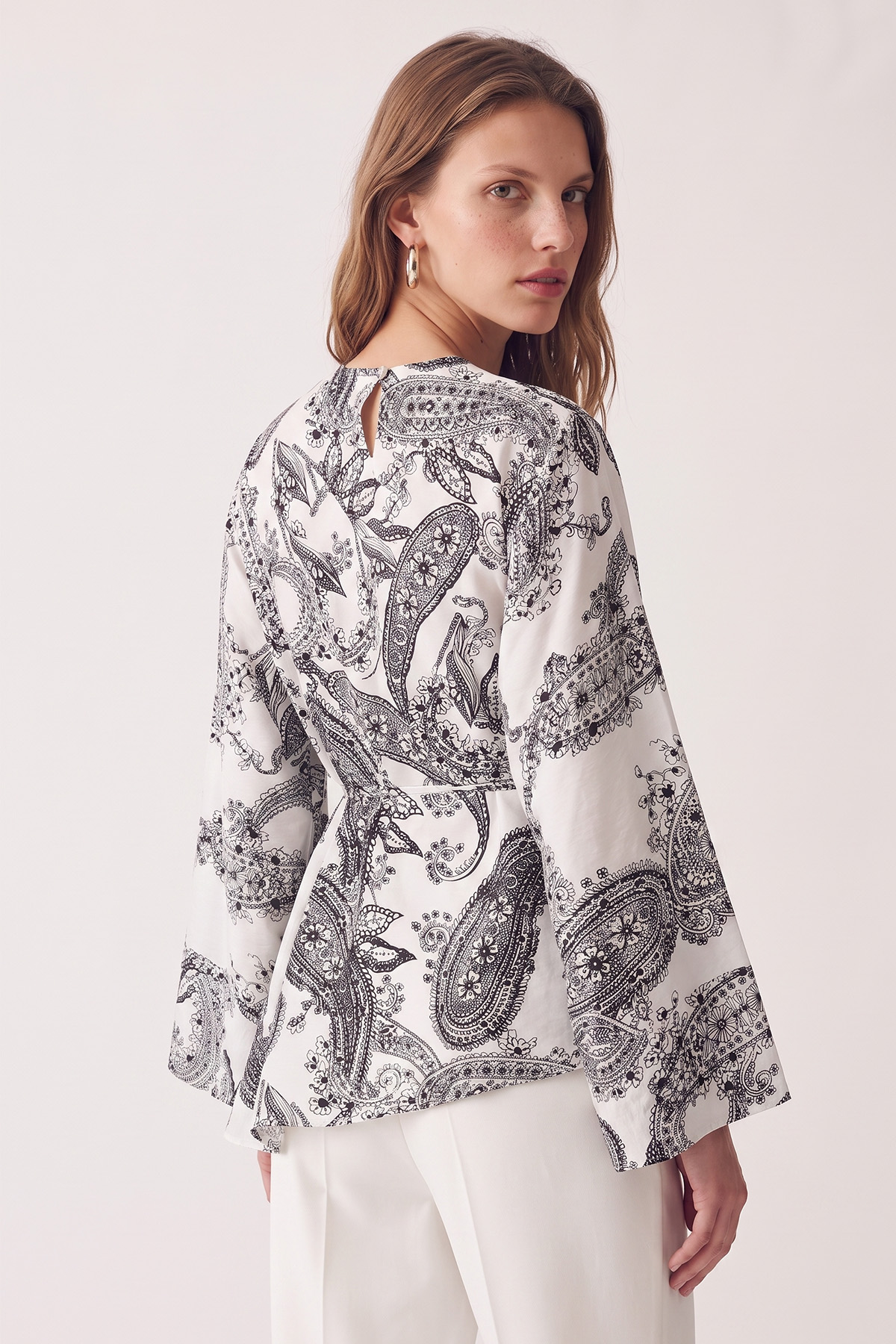 Buta Desenli Asimetrik Bluz Y0166 - BEYAZ | zenne.com 