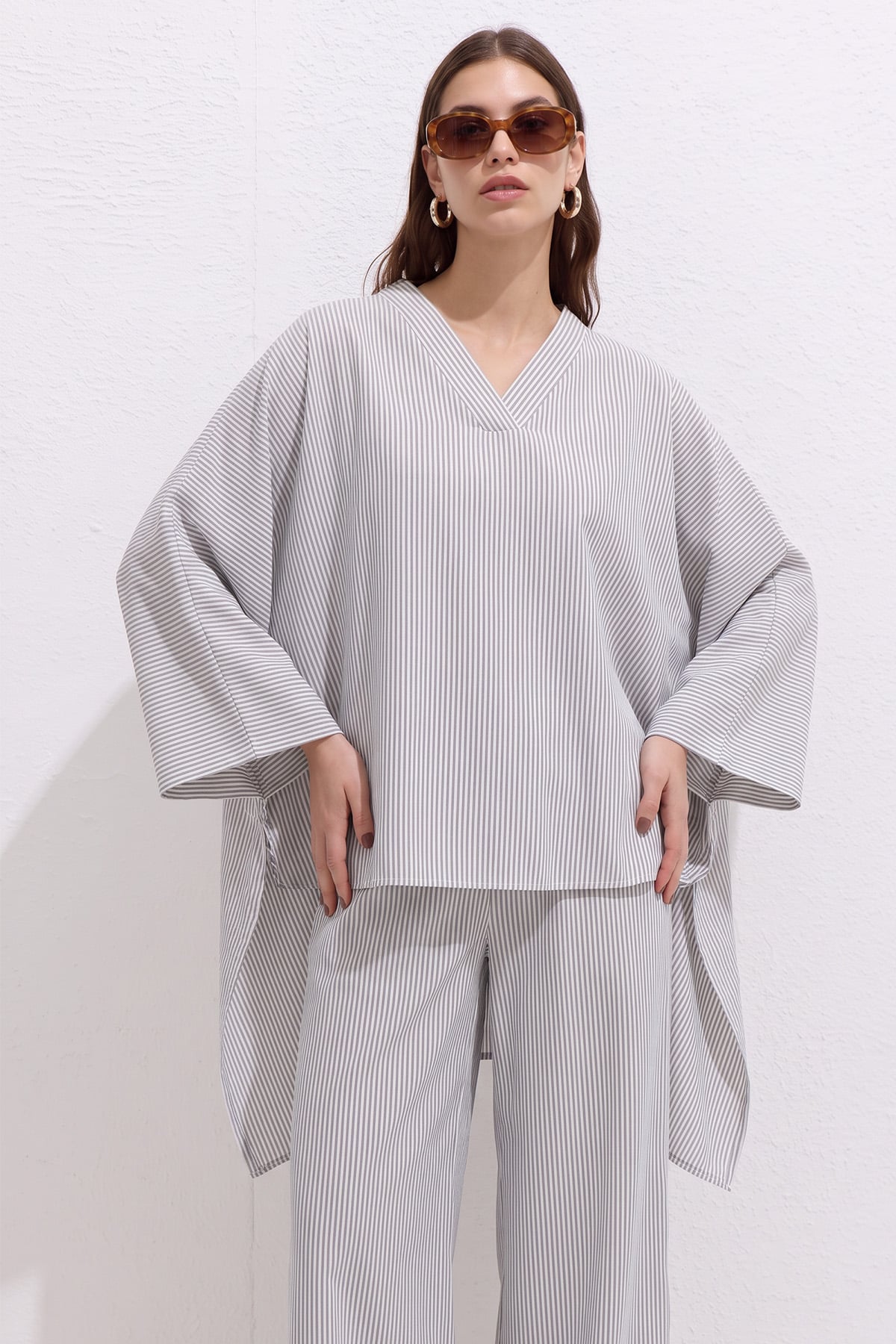 Asimetrik Kesim Çizgili  Takım Y0164 - GRİ | zenne.com 