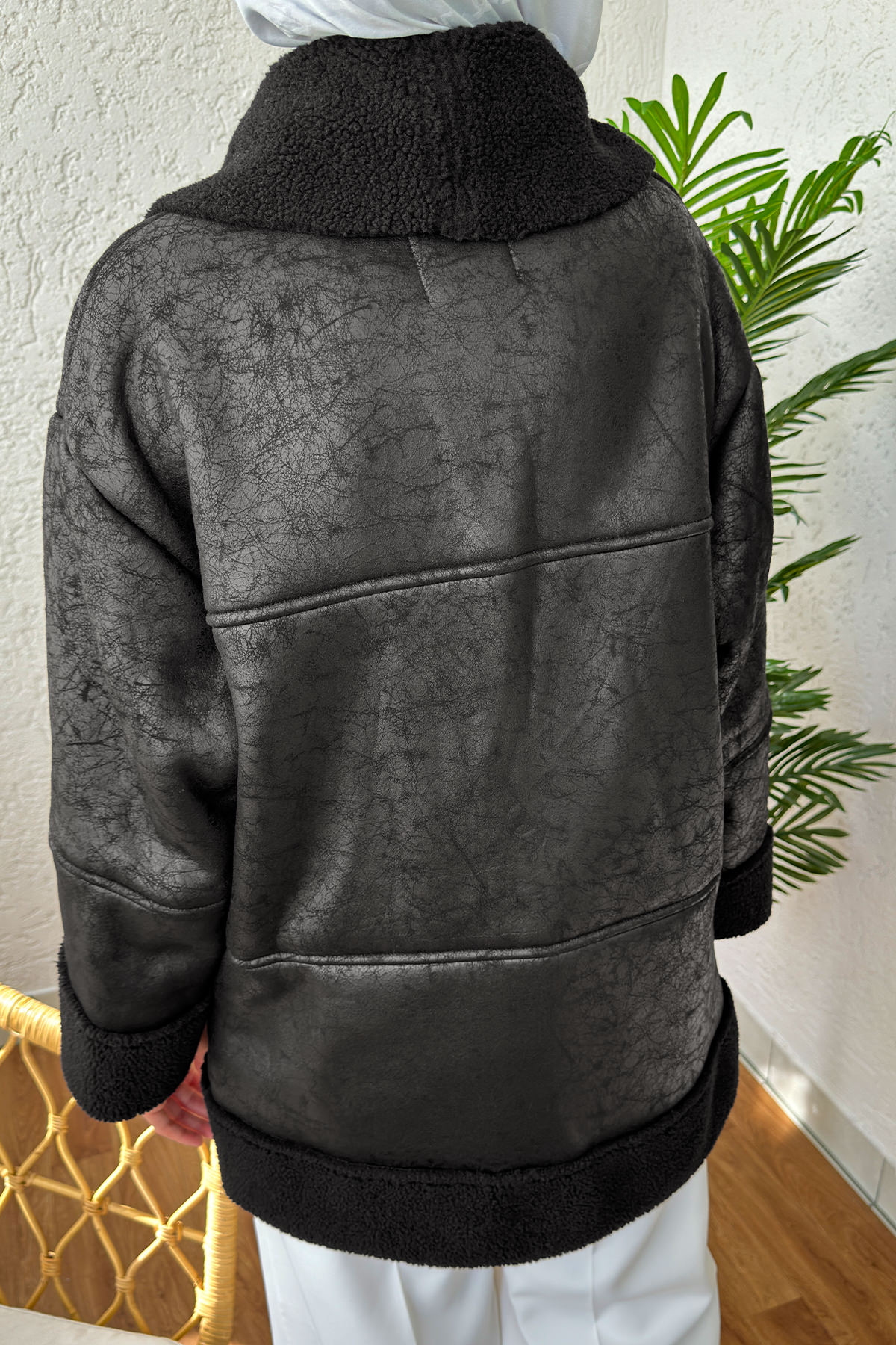 61652 İçi Peluşlu Kısa Mont - SİYAH |  