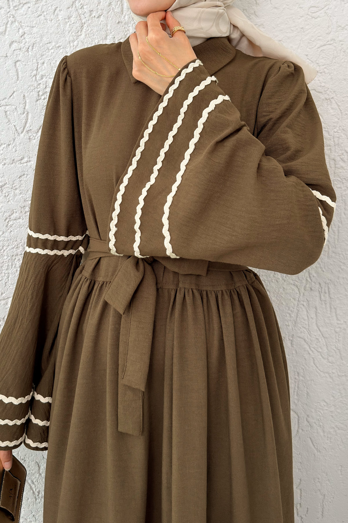 İspanyol Kol Kuşaklı Elbise 2035 - KAHVERENGİ |  