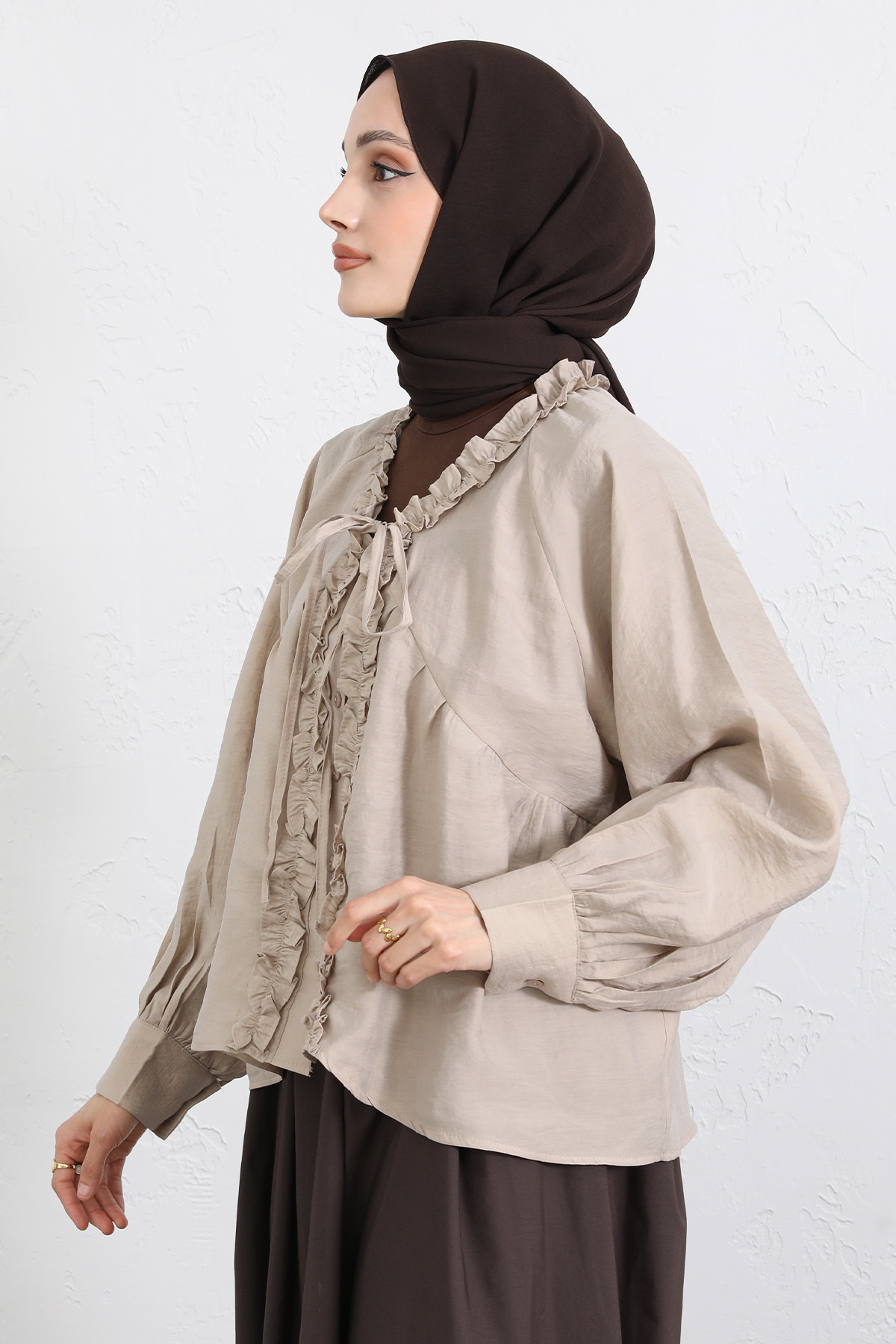 Yaka Bağcıklı Fırfırlı Gömlek Y0108 - BEJ |  