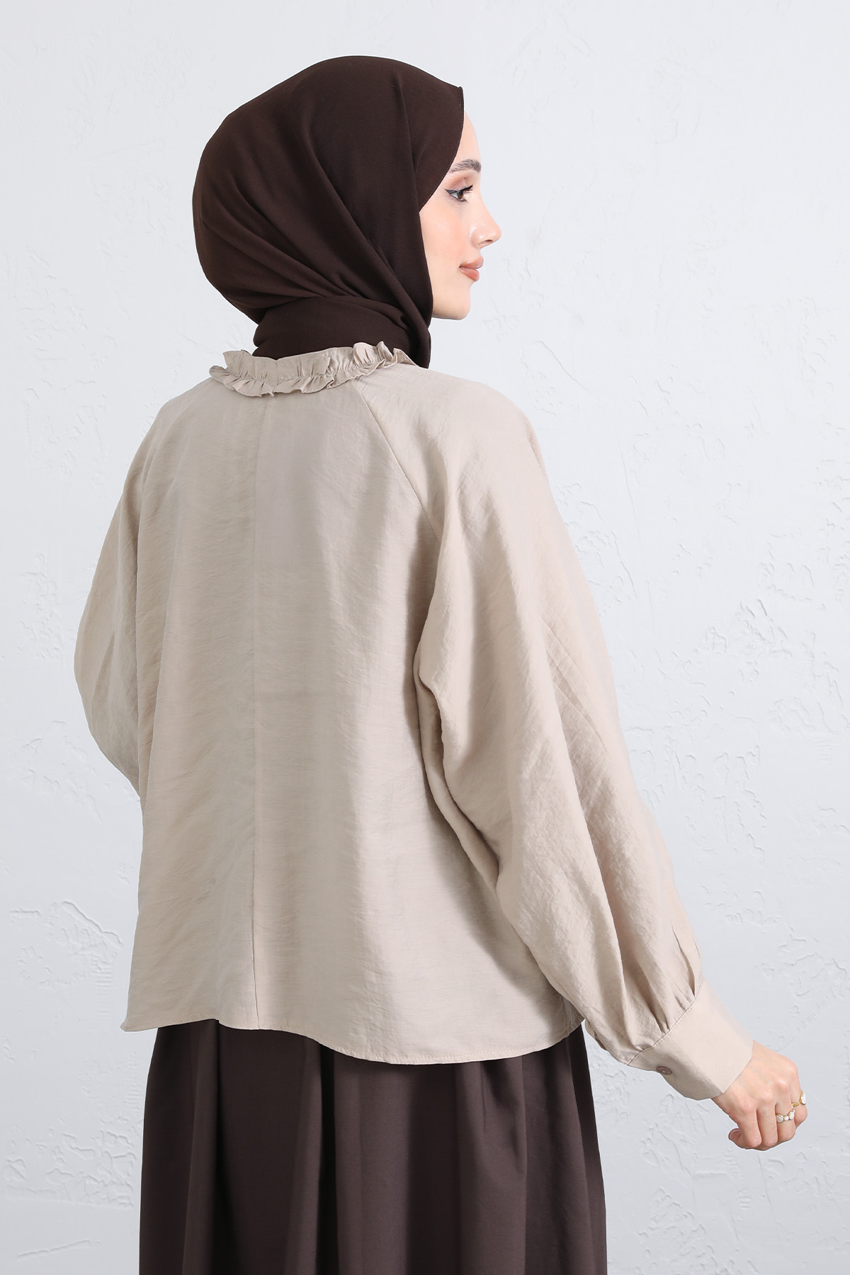 Yaka Bağcıklı Fırfırlı Gömlek Y0108 - BEJ |  