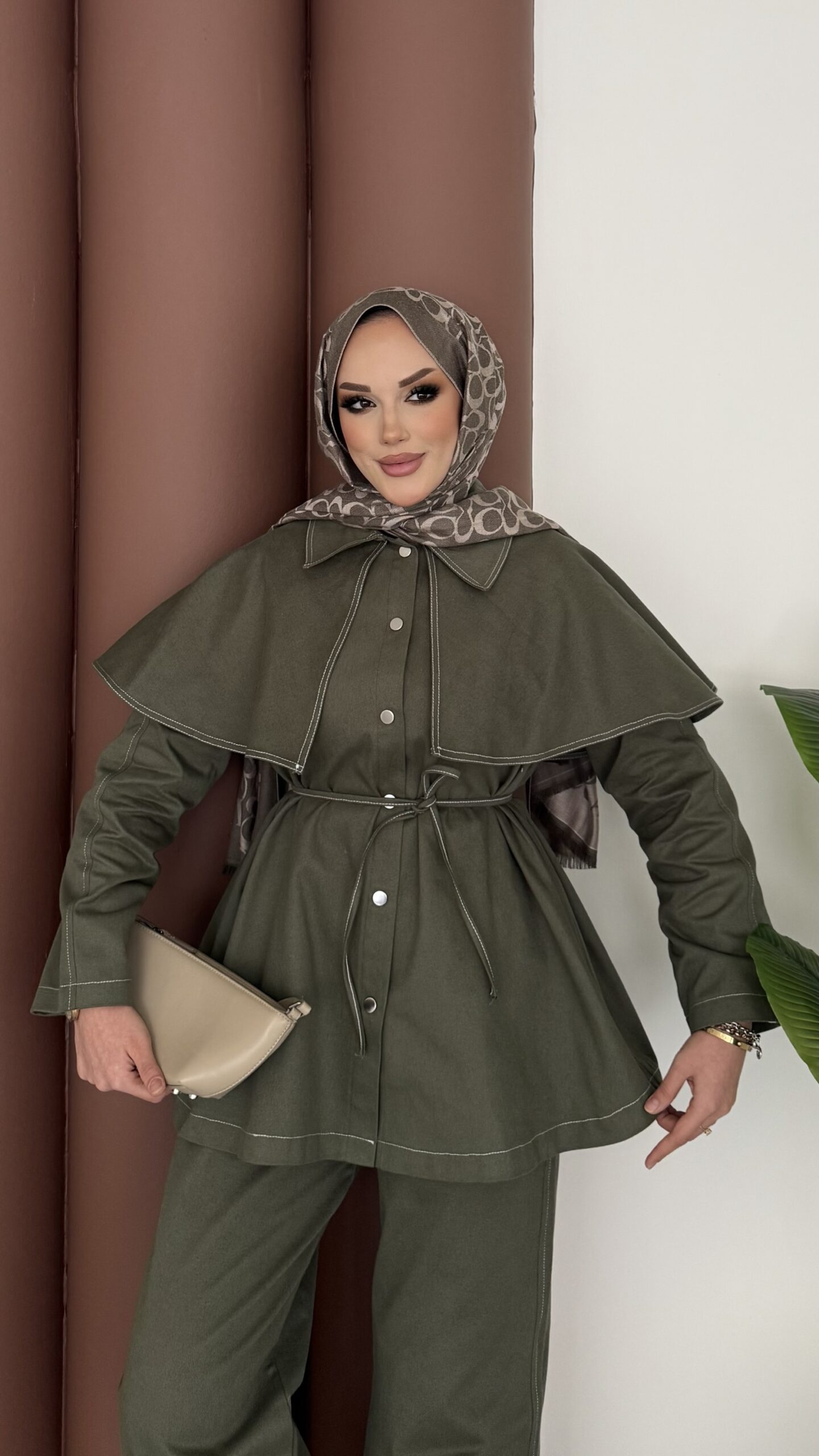 Pelerin Detaylı Gabardin İkili Takım |  