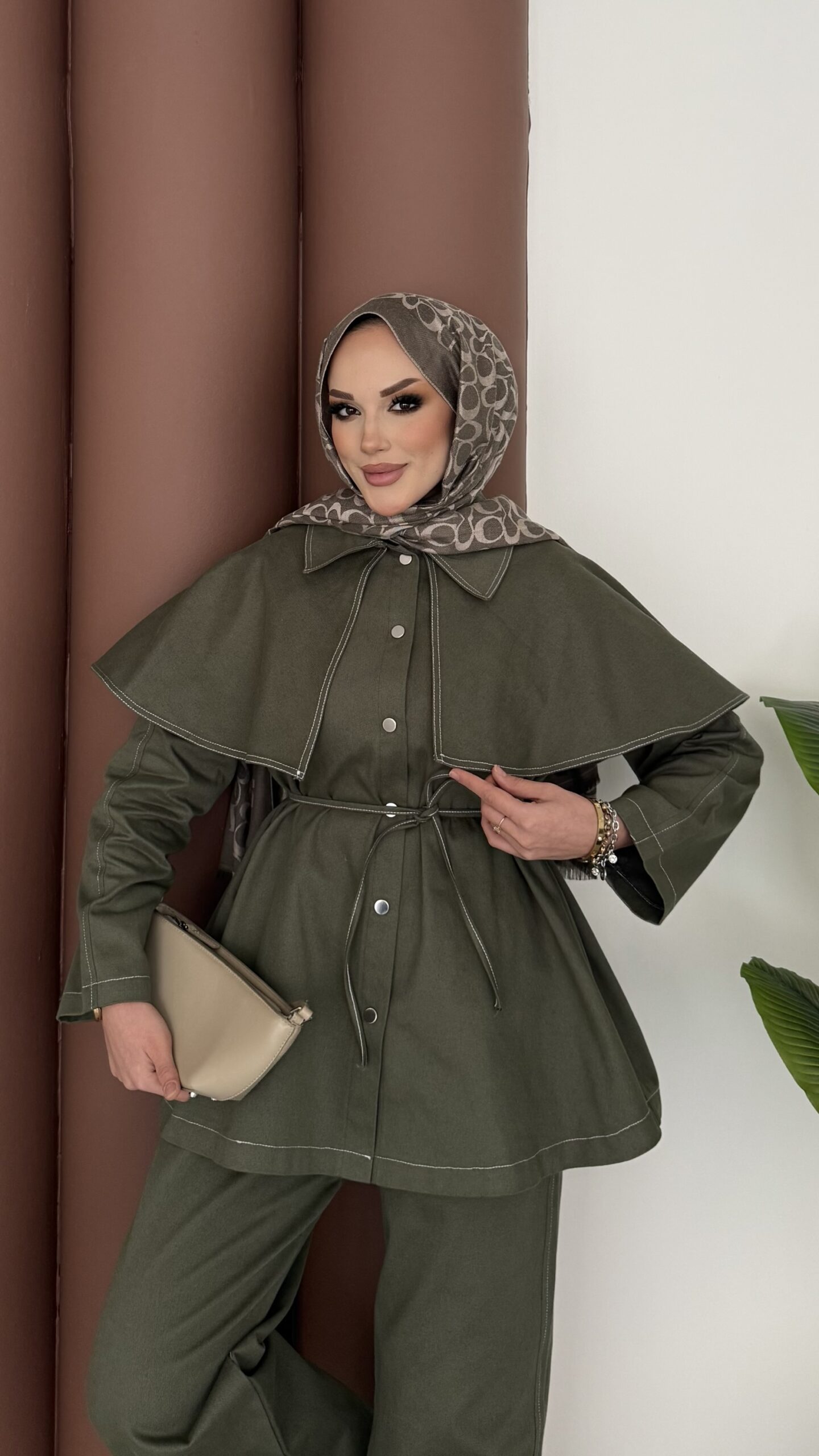 Pelerin Detaylı Gabardin İkili Takım |  