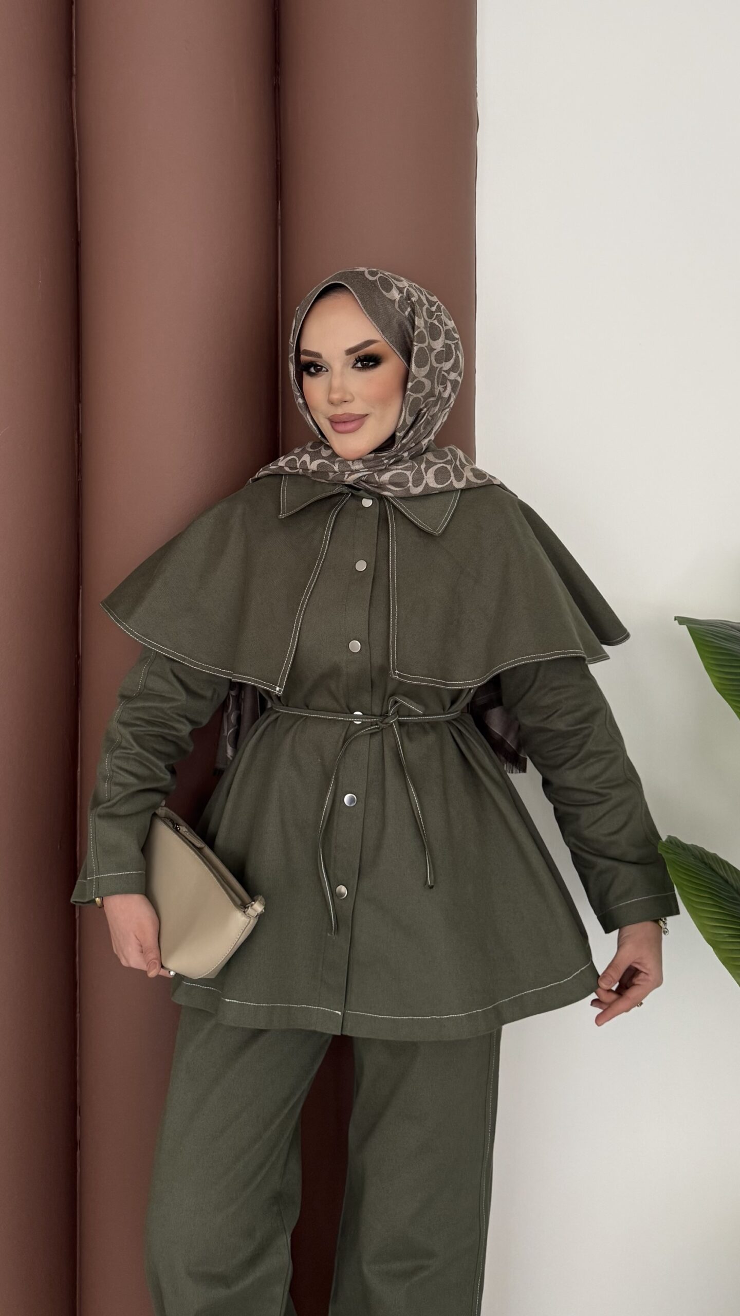 Pelerin Detaylı Gabardin İkili Takım |  